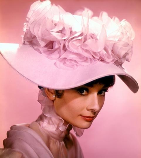 A collection of classic screen images of Audrey Hepburn's life Photo 33