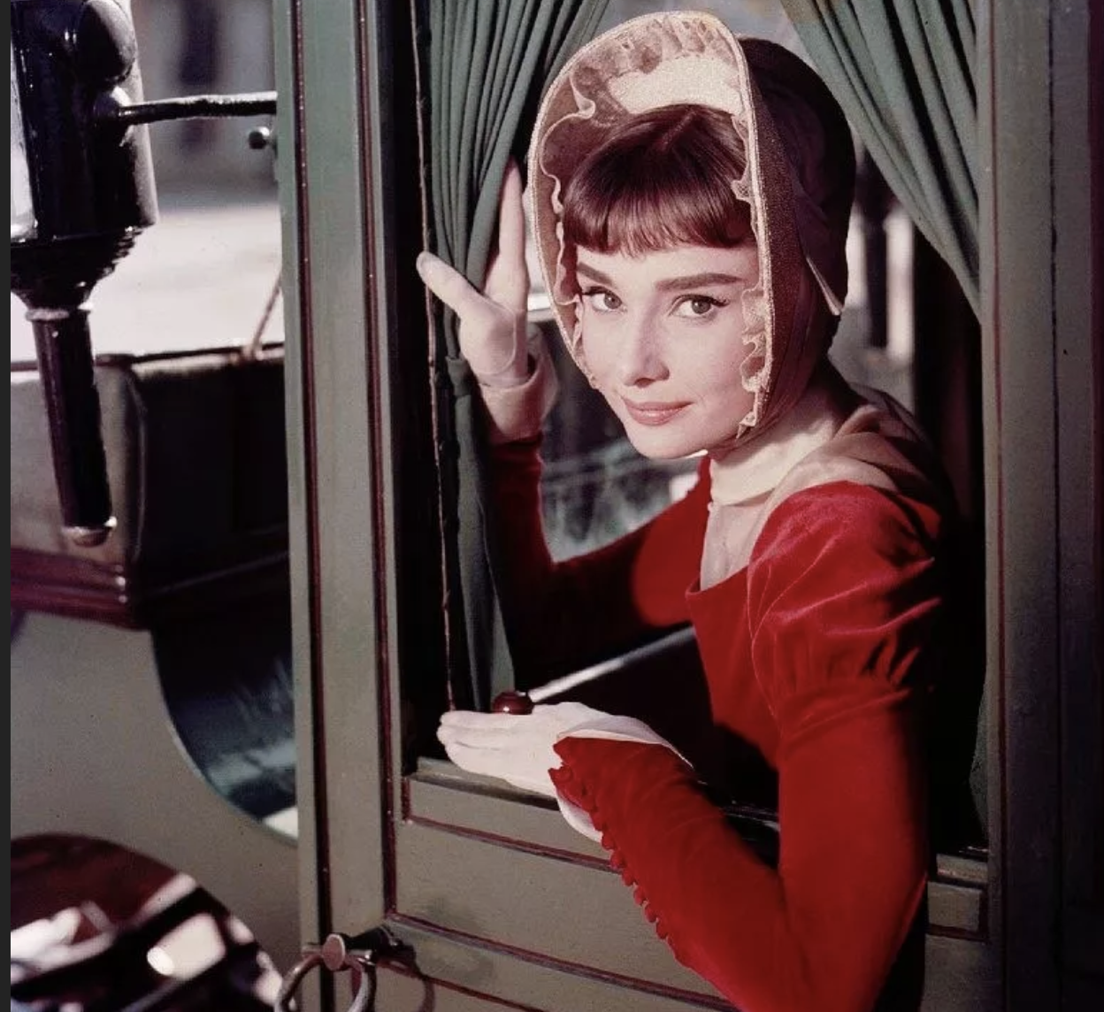 Audrey Hepburn is not perfect at all: two marriages, cheated on several times, where did she lose? Photo 1