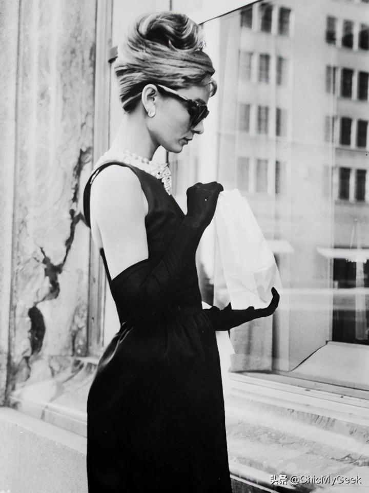Forever synonymous with elegance! 13 classic looks to see Audrey Hepburn’s peerless elegance Photo 17
